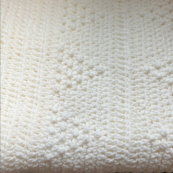 Cozy White Knit Blanket - Picture 8 of 10
